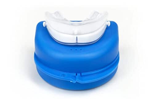 La boite de rangement bleue de l'orthèse dentaire somnofit-s